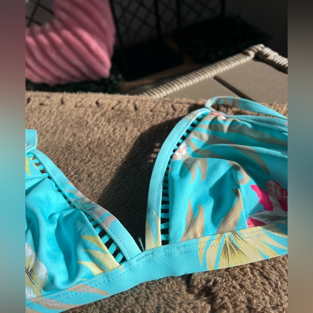 Baku swimwear Floral Turquoise Bikini Top - size 10 (AU)